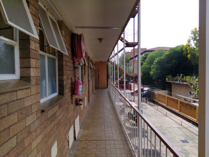 For Sale: 2.5-Bedroom Apartment in Sunnyside with Garage, Near Justice Mohammed Road.