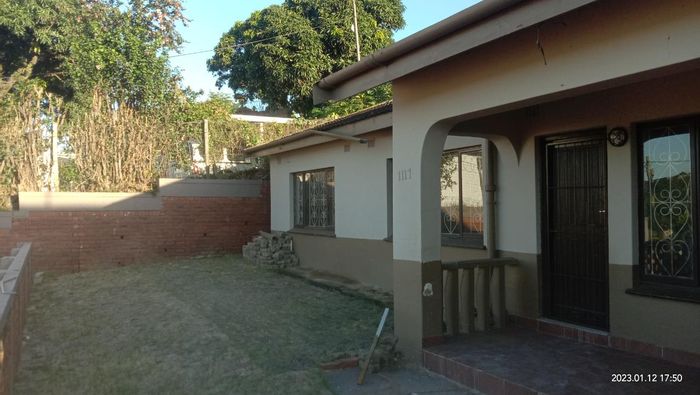 3-bedroom house for rent in Springfield, featuring en-suite and prepaid utilities.