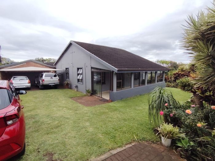 Dual 3-bedroom homes, close to beach, shops; ideal for rentals. Margate Central, For Sale.