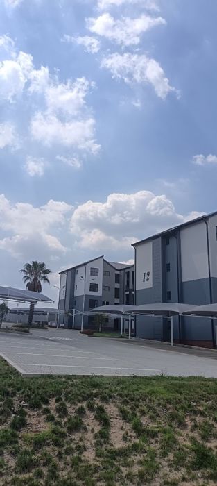 Noordhang Apartment For Sale: 2 beds, pool, gym, clubhouse, 24/7 security.