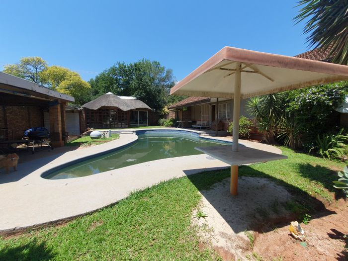 For Sale: House in Pretoria Gardens with 4 beds, pool, lapa, and garden.