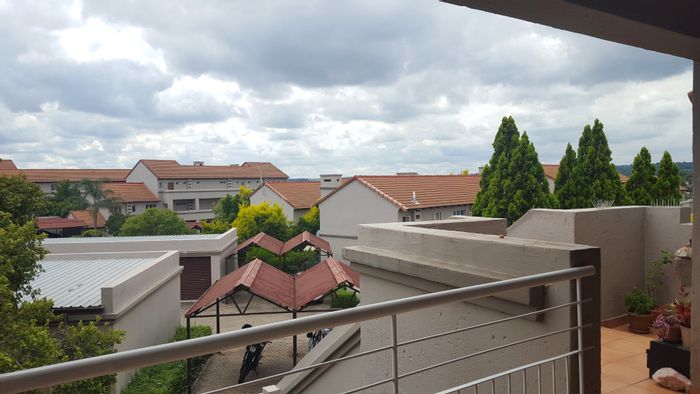 Noordhang Apartment To Rent: 3 Bedrooms, Pool, Garage, 24/7 Security, Great Location.