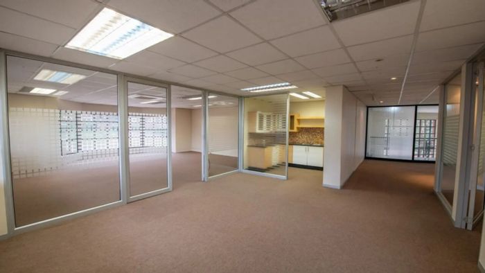 Bryanston Commercial Space To Rent: Flexible layouts, high-speed internet, ample parking.