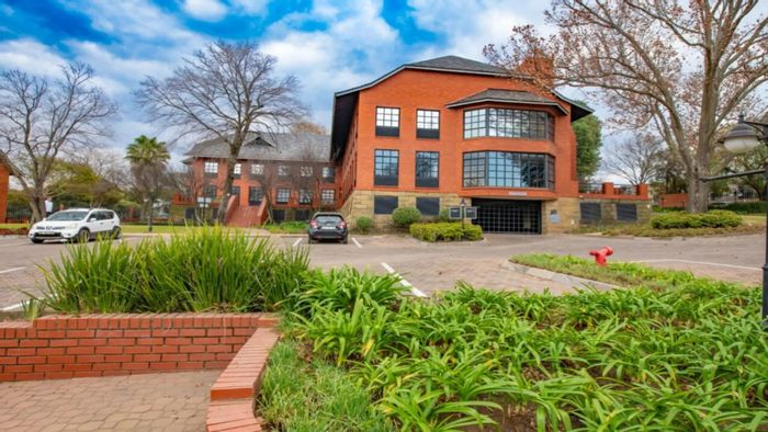 Bryanston Commercial To Rent: Flexible office space with high-speed internet and ample parking.