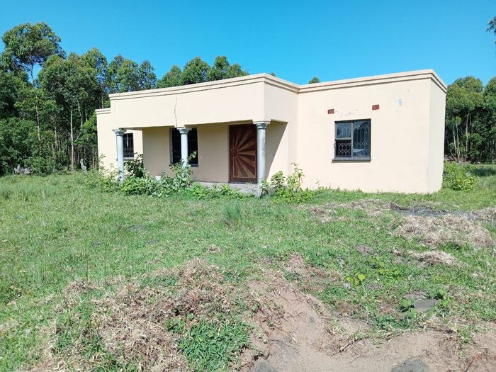 For Sale: 2-bedroom house in Esikhawini Central with spacious yard, near schools.