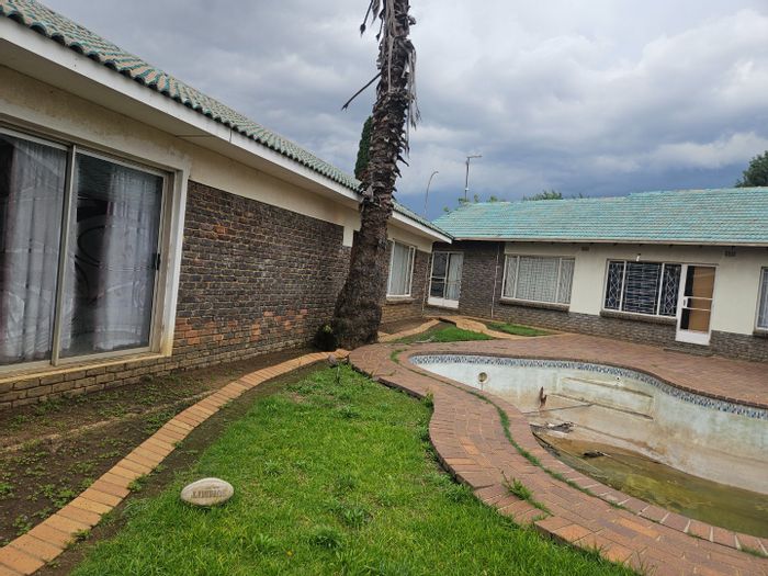 For Sale: House in Crystal Park with 3 beds, 2 baths, plus cottage.