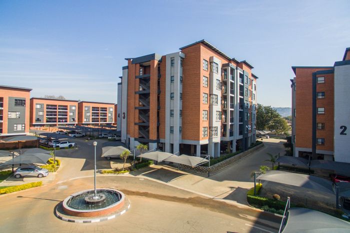 Kensington Apartment To Rent: 2-bed, gym, pool, parking, prepaid utilities.