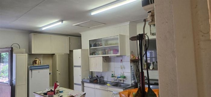 For Sale: Spacious Croydon House with 5 Bedrooms, Pool, and 4-Car Garage.