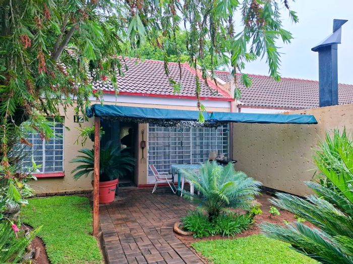 2-Bedroom house in Modimolle Central for sale with garden and garage.