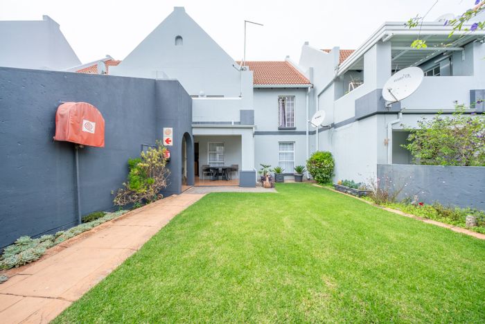 Eden Glen Townhouse For Sale: Gated community, pools, gardens, and sports facilities.