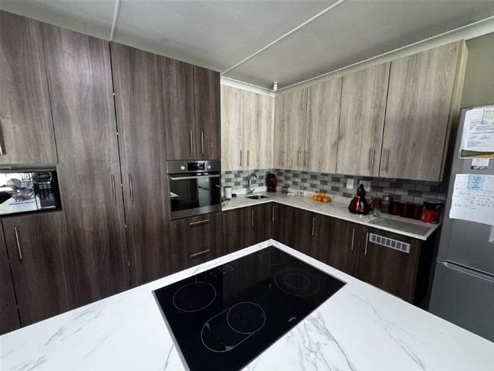 For Sale: House in Allen Grove with pool, staff quarters, and ample parking.