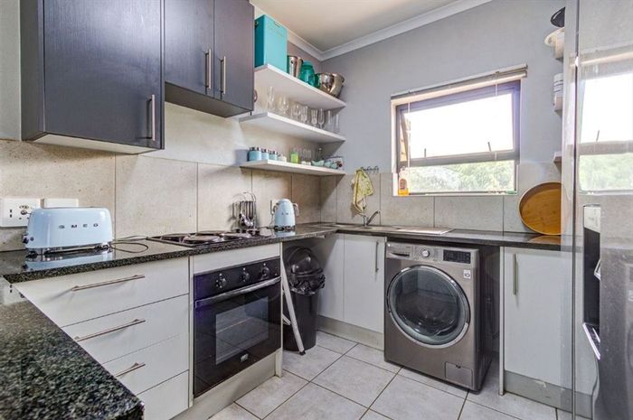 Terenure Townhouse For Sale: 3 beds, pool, pantry, 2 carports, inviting layout.