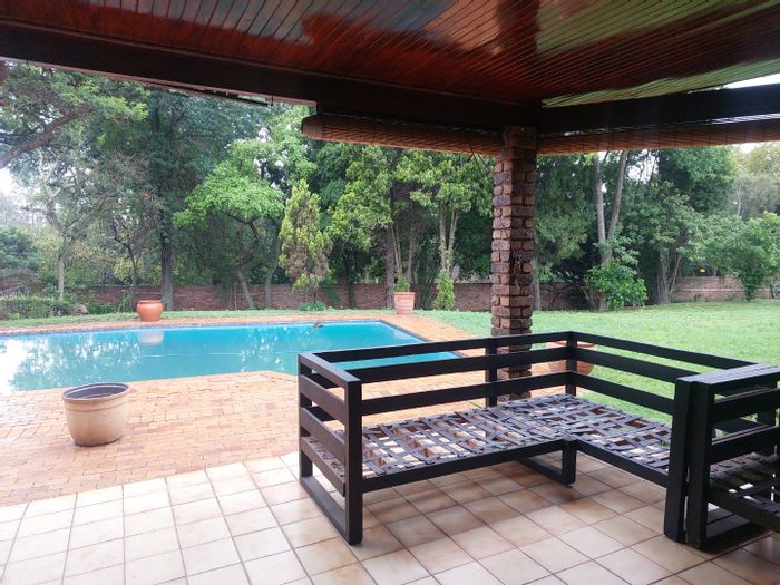 Versatile Ferndale house for sale with pool, dual-living potential, and spacious layout.