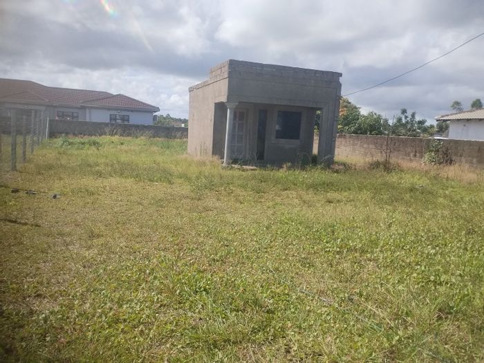 For Sale: One-bedroom house in Esikhawini Central with en-suite, water, and electricity.