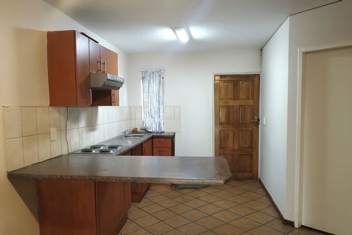 Pollak Park Apartment For Sale: 24-hour security, prepaid electricity, easy highway access.