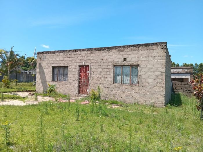 For Sale: House in Esikhawini Central with spacious yard, ideal for families.