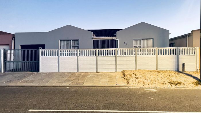 For Sale: Weltevreden Valley House with 3 bedrooms, secure parking, and built-in braai.