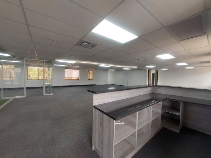 Commercial Office Suite To Rent in Bryanston with 24/7 access and flexible layout.