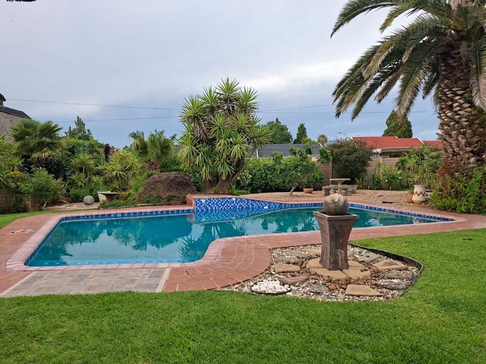 La Hoff House For Sale: 3 Bedrooms, Pool, Lapa, Triple Garage, Security Features.