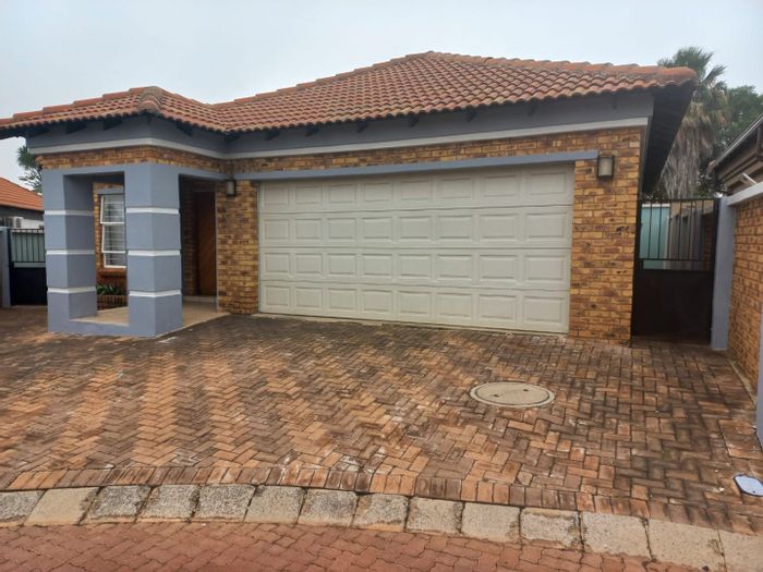 Witfield Townhouse To Rent: 3 bedrooms, double garage, patio with braai.