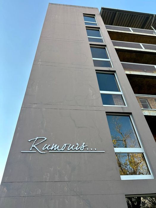 Hillcrest Apartment For Sale: 1 bed, security, parking, near shopping and university.