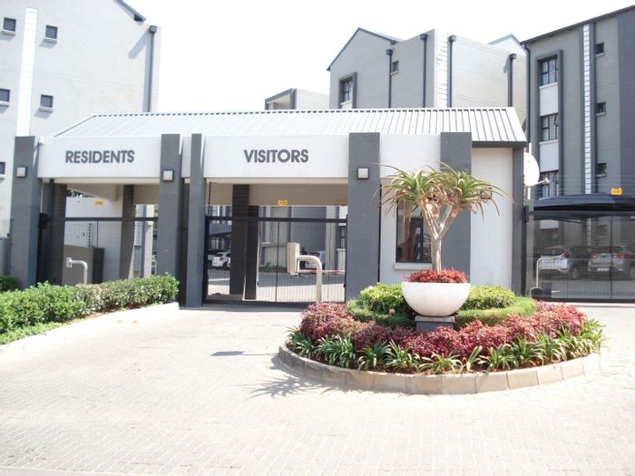 Halfway Gardens Apartment To Rent: 2 beds, clubhouse, security, and fibre-ready.