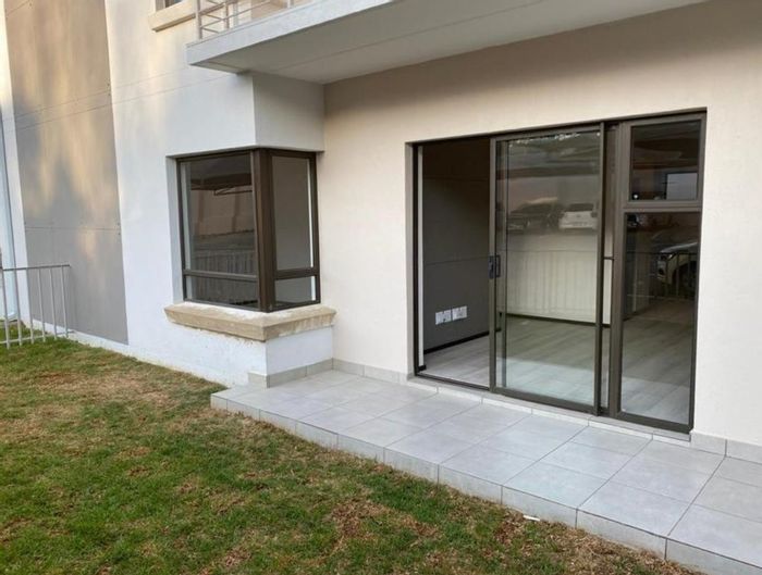 Two-bedroom apartment in Fourways with private garden, gym, and pet-friendly amenities. To Rent.