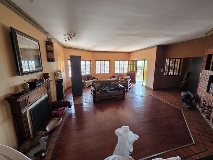 Spacious 3-bedroom house in Sinoville with pool, garages, and solar power. For Sale.