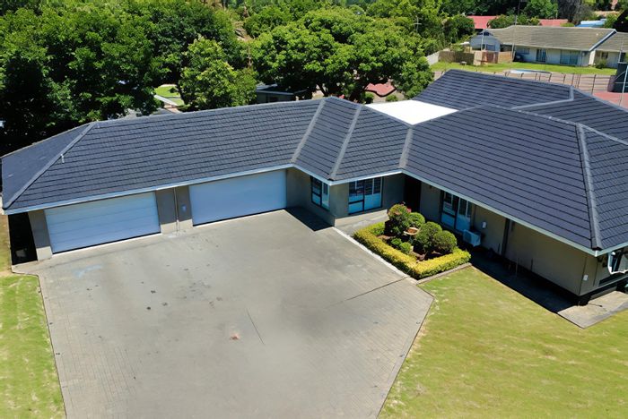 Flamwood House For Sale: 5 beds, tennis court, pool, bar, and security features.