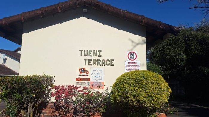 Umtentweni Townhouse For Sale: 3 bedrooms, gardens, backup water, secure living.