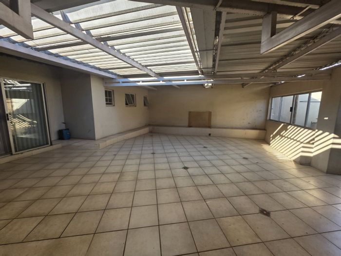 House for Sale in Montana Tuine: 2-bed main house, flatlet, parking, close to amenities.