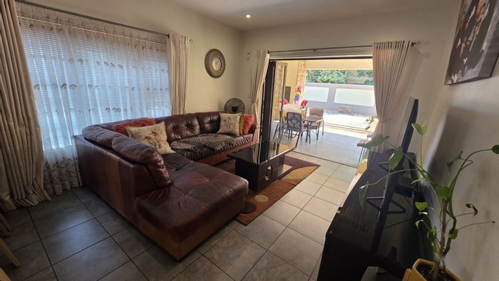 For Sale: House in Montana Tuine with pool, inverter, and secure estate amenities.