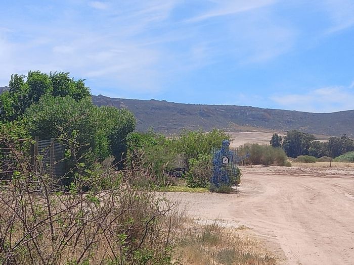 Vacant Land Residential in Redelinghuys For Sale: 992 m² with mountain views.