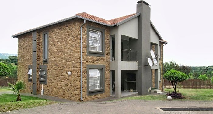 For Sale: Ground-floor 2-bedroom apartment in Wilgeheuwel with private balcony and braai.