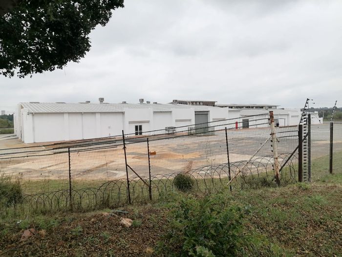 Commercial property to rent in Kempton Park Central with flexible space and parking.