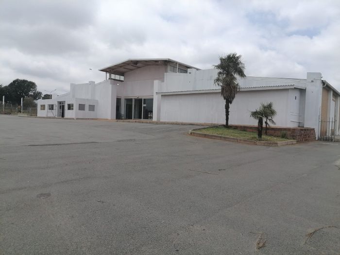 2000m² commercial space in Kempton Park Central, flexible layouts, secure access. To Rent.