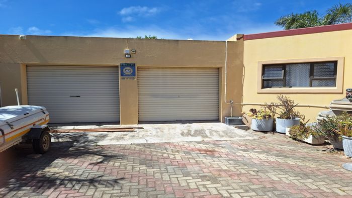 1 Bedroom Apartment To Rent in Lorraine Manor with secure parking and private entrance.