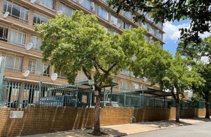 2-Bedroom Apartment To Rent in Pretoria Central, near Gautrain and amenities.
