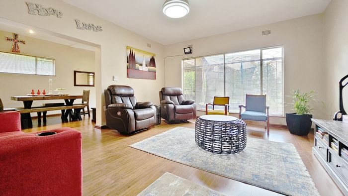 Three Rivers Proper Townhouse For Sale: Communal gardens, solar system, double garage.