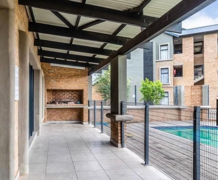 Raslouw Manor Apartment For Sale: 3 bedrooms, garage, security, near amenities.