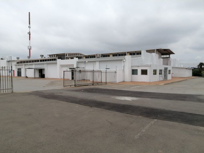 2000m² Industrial Space To Rent in Kempton Park Central with flexible layouts and accessibility.