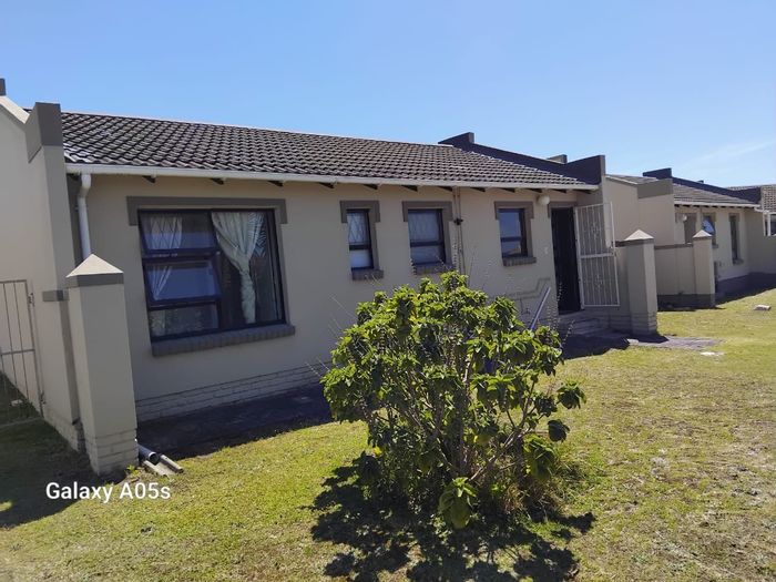 3 Bedroom Townhouse To Rent in Kabega with patio, garden, and built-in cupboards.