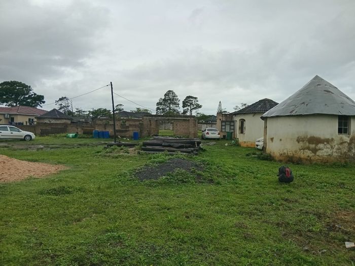 Esikhawini Central House For Sale: Spacious land, electricity, water, near schools and transport.