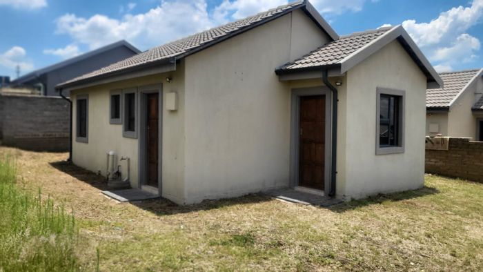 For Sale: House in Riverbend AH with 3 bedrooms, security, and low maintenance.