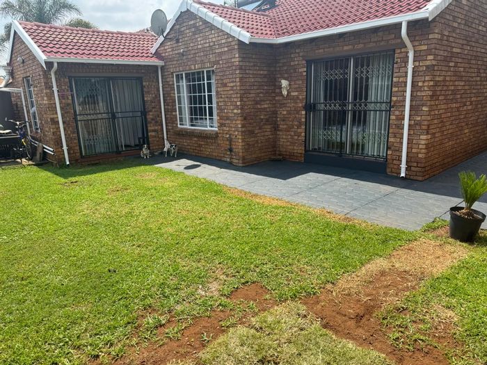 Rooihuiskraal North House For Sale: 3 Bedrooms, study, secure parking, low-maintenance garden.