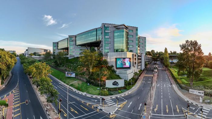 Commercial space to rent in Sandown: prime location, amenities, and high-performance environment.