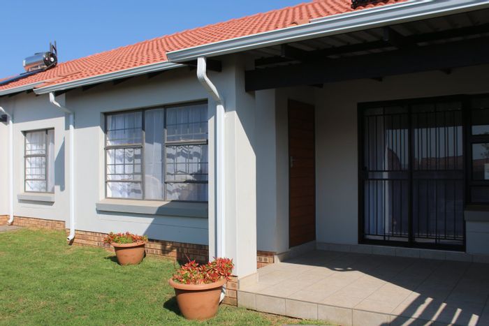 3-Bedroom Apartment To Rent in Monavoni with Private Garden and Security Access.