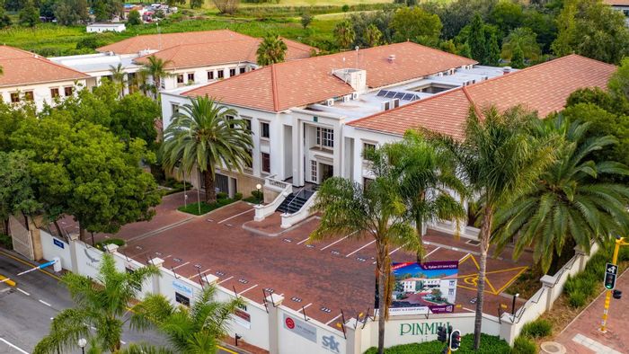 Commercial property in Sandown To Rent: Standalone building with prime exposure and amenities.