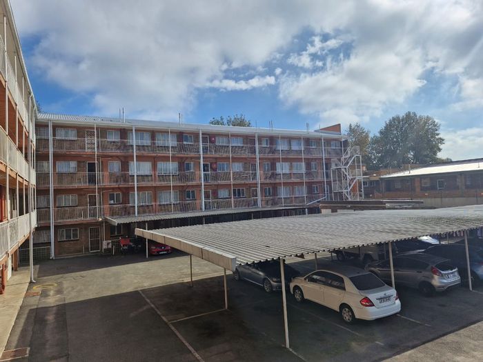 2-Bedroom Apartment To Rent in Benoni Central, close to amenities and transport.