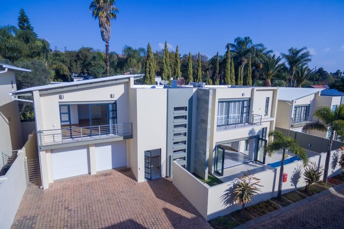 For Sale: House in Bedfordview Central with 3 beds, pool, and security features.